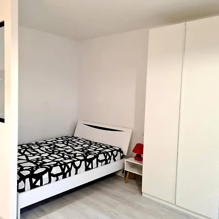 En Centre Apartment *